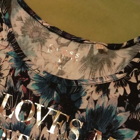 Guess top xs - Picture 3 of 8